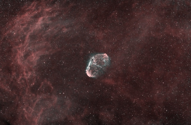 Bi-colour Crescent Nebula in Cygnus (again) :)