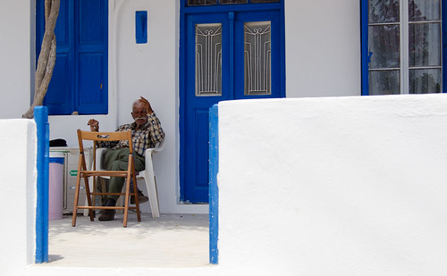 blue white house man color colour nikon sitting zoom greece porch nikkor gesture seated cyclades annoyed zoomlens koufonisi 24120mm shair d7000 nikkor24120mmf4 justard justardcom