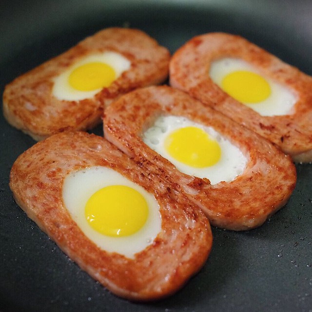 Lunch of the day: Egg in the hole with luncheon meat. A little sunshine for this heavy rainy day. ( ´ ▽ ` )ﾉ