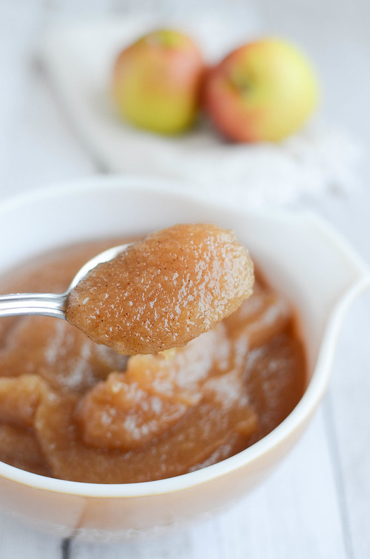Easy Homemade Apple Butter recipe - only 5 ingredients! 