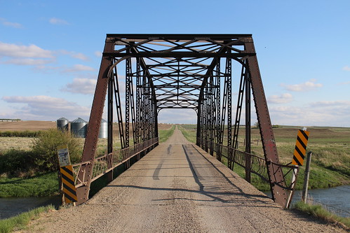 canada saskatchewan historicbridge trussbridge canadianbridge throughtruss swiftcurrentcreek parkertruss thrutruss parkerthroughtruss swiftcurrentno137 leelambridge