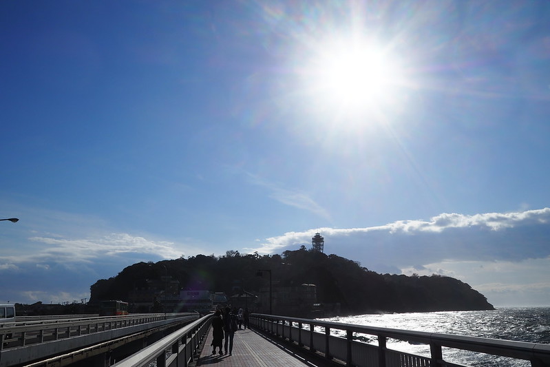 鎌倉江の島大橋から望む江ノ島