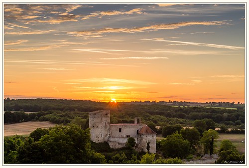 sunset france allier château auvergne massifcentral saintpourçainsursioule canoneos100d canonefs18135isstm soleillevantoucouchant