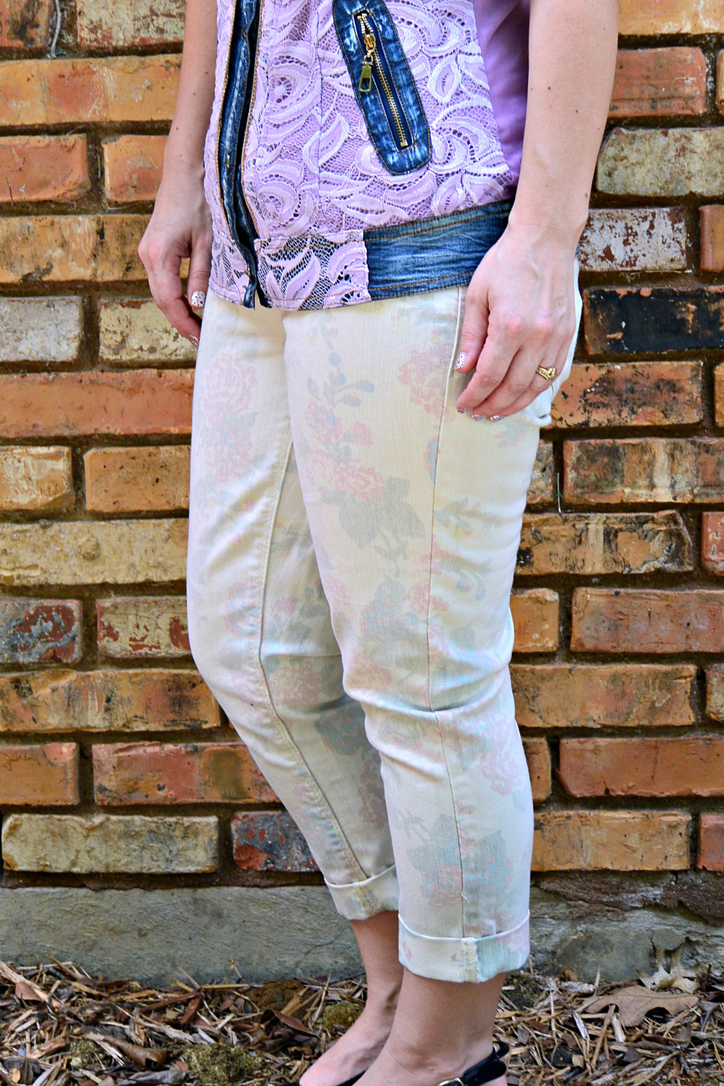 599Fashion - Floral Print 3/4 Length Pants