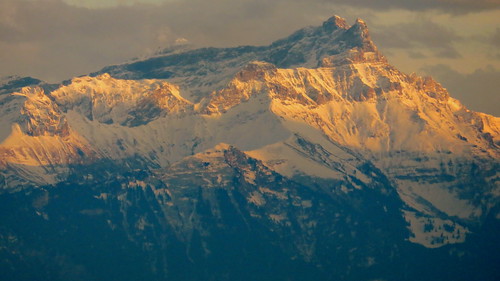 suisse schweiz sky winter hiver alps alpen alpes mountains montagnes berge sunset sundown couchedesoleil sonnenuntergang alpenglow vaud muveran snow schnee neige