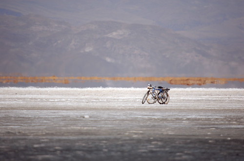 lake bike lago mud bolivia poopò