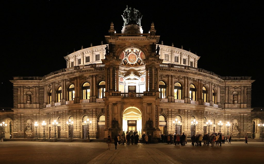 Semper Oper, Theaterplatz, Dresden, Sachsen, Germany, fotoeins.com