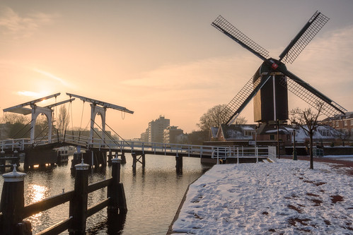 molendeput molen windmill deput galgewater rembrandtbrug snow sneeuw winter leiden nederland netherlands holland cold water sunset zonsondergang landscape citylandscape cityscape