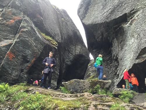 nature norway hole hiking natur tur valley cave sogn aurlandsdalen sognogfjordane hule fottur