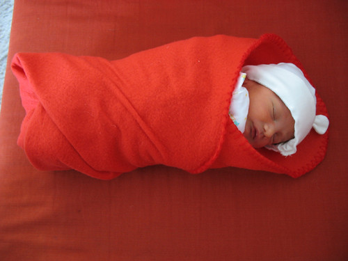 Wie sollte man Neugeborene schlafen legen?