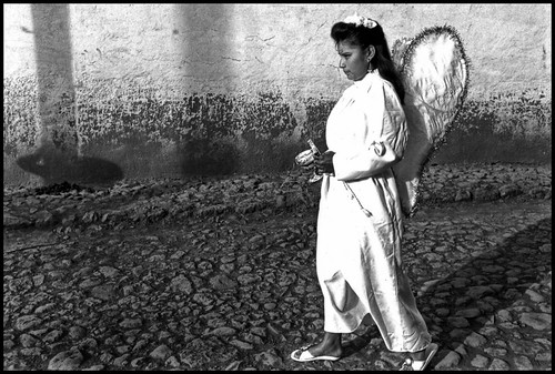 leica angel mexico cobblestones procession patzcuaro semanasanta tzintzuntzan holyweek printscan