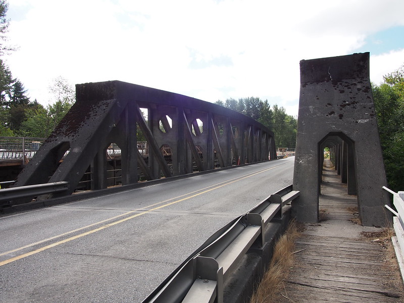 SR-162 Puyallup River Bridge: This old bridge was strangely made from reinforced concrete despite being of a truss design.