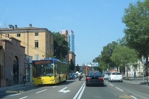 autobus Citaro n°121 in viale Ciro Menotti - linea 9