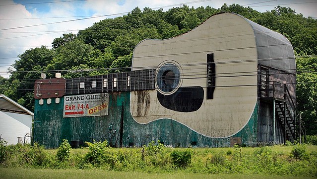 Giant Grand guitar, Bristol, TN
