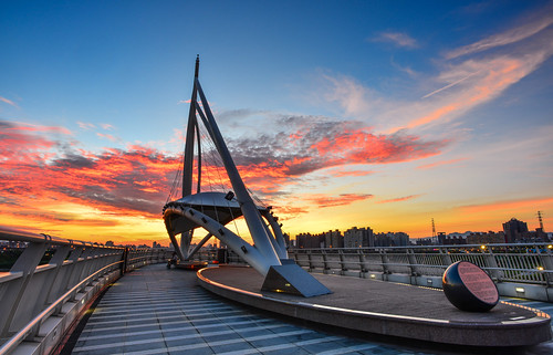 taiwan newtaipeicity sunrise bridge scenery dawn sky cloud outdoors 台灣 新北市 日出 晨曦 晨彩 火燒雲 左岸橋