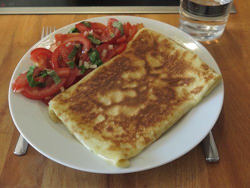 Schinken-Käse-Crêpe mit Tomatensalat | Gourmandise