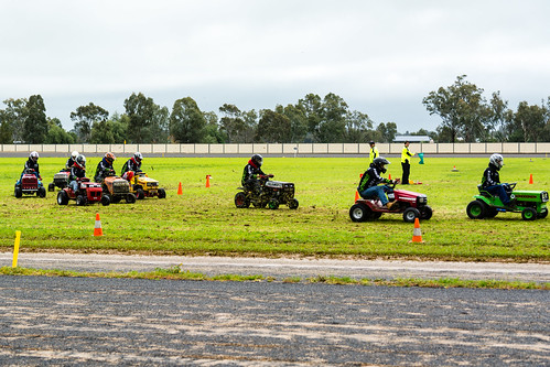 sutherlandpcycconcertbandforbestrip2016 lawnmowers lawnmowerraces australia forbes races tools newsouthwales fairs forbesshow au