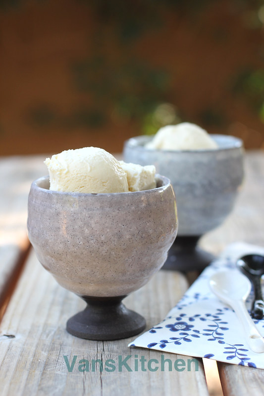No-churn durian ice cream (Kem sầu riêng không dùng máy làm kem)