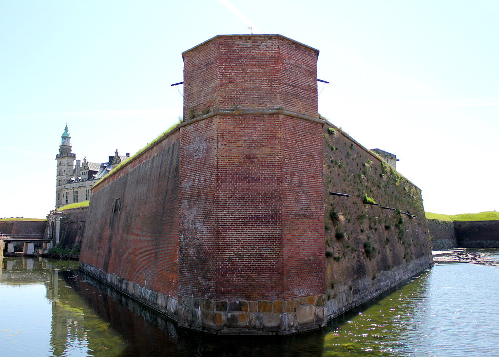 kronborg-castle-moat