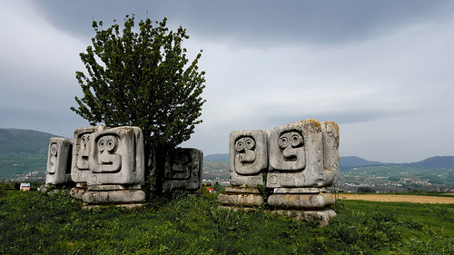 novitravnik bogdanovic spomenik monument abandoned serbia ruins destroyed partisan nob