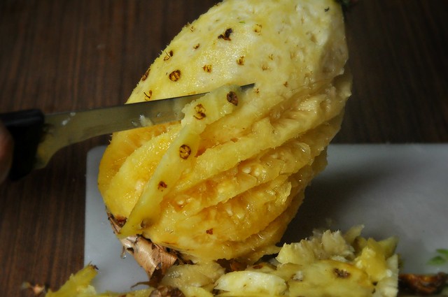 How to cut a pineapple like an Ilocano 4