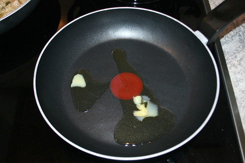 48 - Butterschmalz in kleiner Pfanne erhitzen / Heat up ghee in small pan
