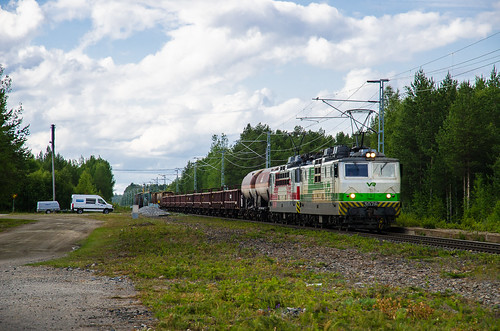 summer electric train finland locomotive freight vr sr1 finnishrailways kuivaniemi t5112
