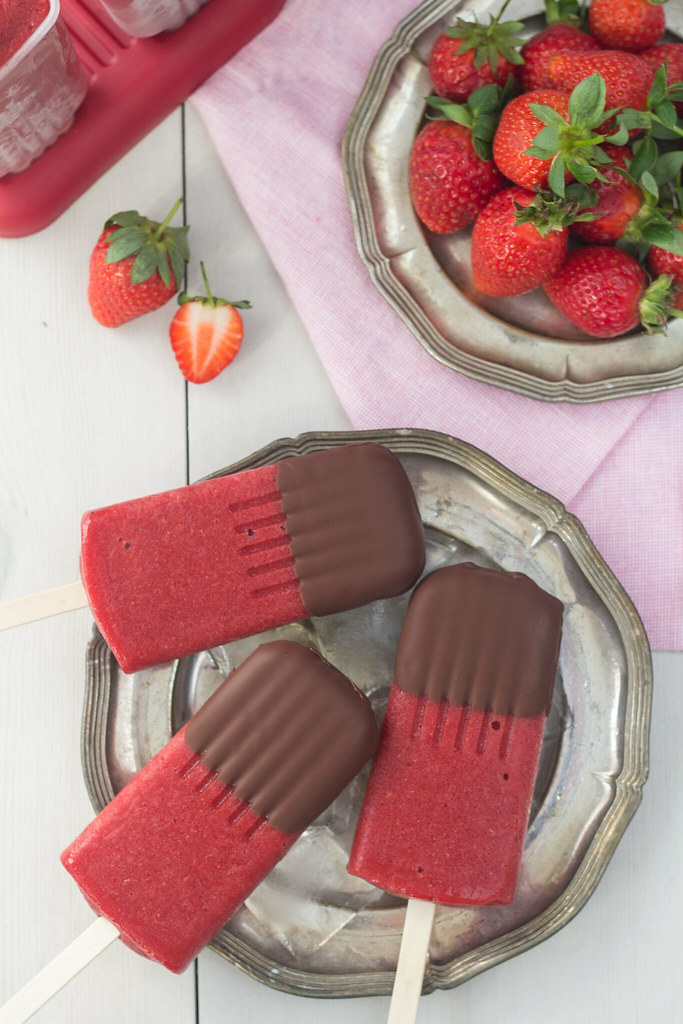 Recipe for Homemade Chocolate Covered Strawberry Popsicle