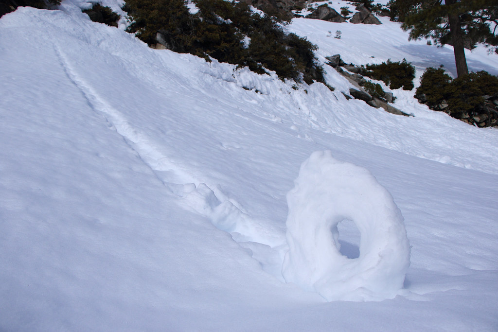 Naturally occurring snow rollers