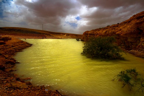 travel light sky green nature weather clouds canon wonderful landscape israel landscapes amazing scenery view desert awesome great sigma wideangle lagoon southern oasis crater negev ramon canondslr ramoncrater wonderfulnature ultrawideangle negevdesert amazingnature sigma1020 greatnature southernisrael awesomenature oasisinthedesert canon600d travelinisrael canont3i canonkiss5 greenlagoonramoncraternegevdesertisrael