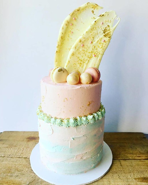 Gender Reveal Cake by Love that Lolly Bar