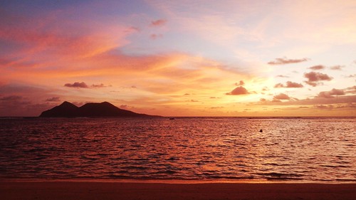 Sunrise in Pele Island