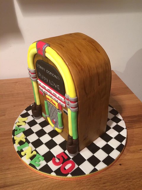 Wurlitzer Jukebox Cake by Kate England