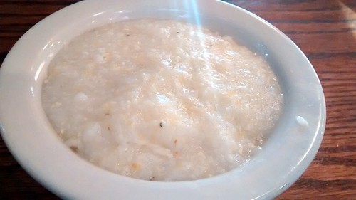 lumberton nc northcarolina robesoncounty food eat crackerbarrel restaurant hotcereal grits southern southerntradition sunray rayofsunshine friedapples apples bowl bakedapples