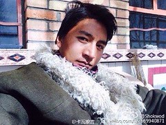 卡瓦娘吉，真名娘吉本，1989年生，青海海南人，藏族青年詩人，作家，青海湖生態環境保護志願者。照片來源：娘吉本微博。
