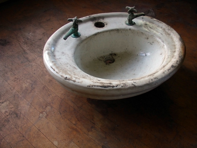 Old Sink | Of all the weird stuff in the house, I have no id… | Flickr ...