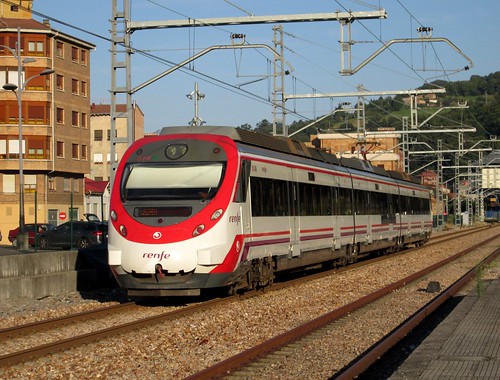 sunset españa tren atardecer spain ut asturias 463 cercanias ferrocarril renfe adif automotor spanishtrains catenaria trenelectrico