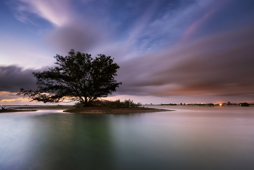 sky bali cloud reflection tree beach water sunrise indonesia island nikon alone hard filter 09 lee single nd lonely pulau satu graduated pohon 1635mm gnd serangan d810