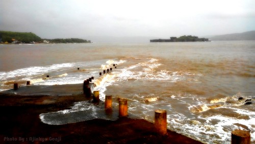 sea beautiful rain waves fort monsoon janjira konkan