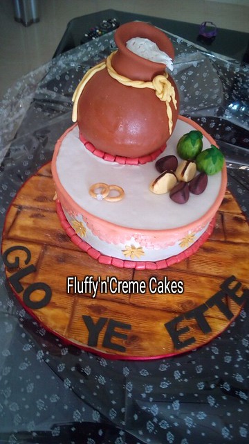Cake by Fluffy'n'Creme Cakes