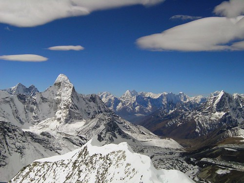 nepal snow mountains geotagged himalaya amadablam islandpeak elevation65007000m mountainshimalayas geo:lat=2792795 geo:lon=869343 altitude6865m summitamadablam