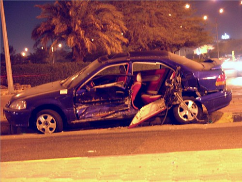 kuwait wreck carwreck crash accident night streetlight damage geolat290926 geolon481053 geotagged