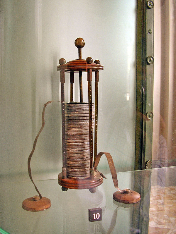 Voltaic pile, first electrical battery, consisting of a disk of copper and a disk of zinc