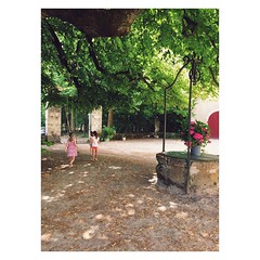 08.07.15 • à l-ombre du chêne majestueux | se créer de jolis souvenirs d-enfance | leur future madeleine de Proust | - Photo of Cabanac-et-Villagrains