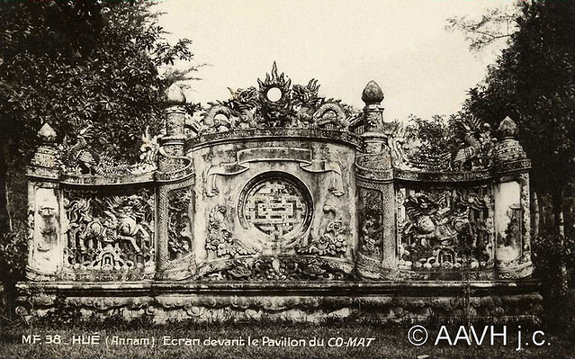 AP0032-Sallet - Hué, 1920 – Palais du Co Mat – Ecran protecteur (1) - Bức bình phong trước Viện Cơ Mật