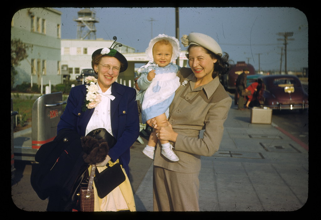 RET KIT AND MOM AT AIRPORT  1949