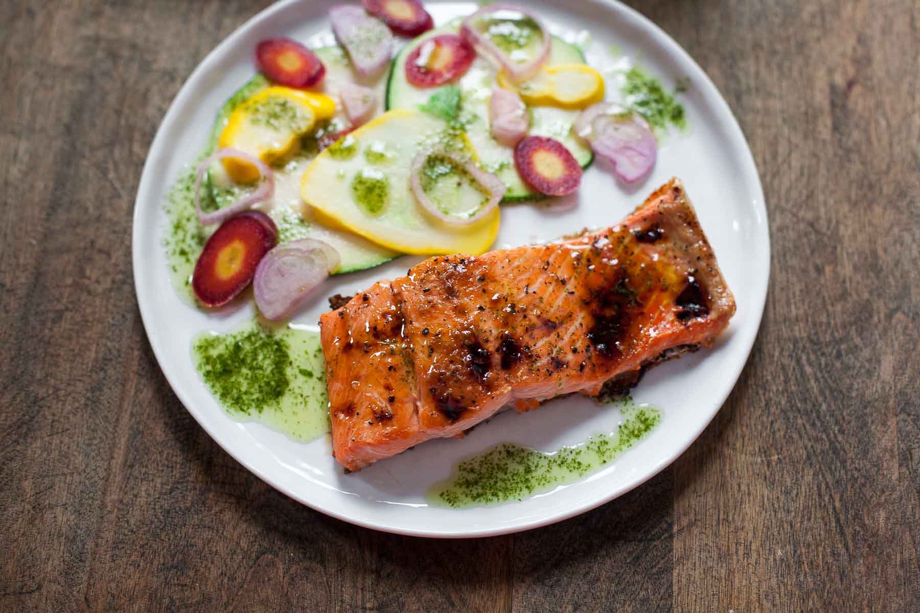 Caramelized Salmon with Basil Chile Oil and Pickled Vegetables #30MinuteMondays | acalculatedwhisk.com 
