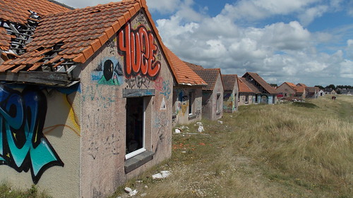 houses abandoned grafitti normandie pirou pirouplage