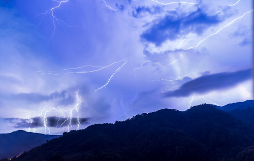 longexposure nightphotography italy storm mountains weather night clouds canon landscape outdoors sigma wideangle lucca tuscany thunderstorm nightsky thunder 17mm lightningstorm sigmalens borgoamozzano canon700d canoneos700d sigma1750mmf28 canont5i canoneost5i