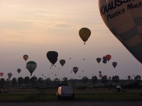2005 sunset france balloons geotagged europe balloon hotairballoon lorraine hotairballoons montgolfière chambley geo:tool=yuancc geo:lat=49024137 geo:lon=5874939